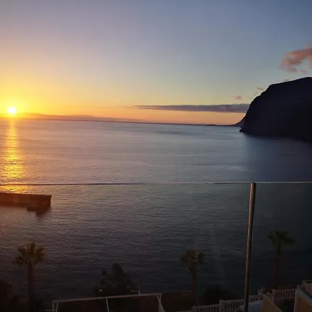 Luxury Apt. With Stunning Sea View Appartamento *